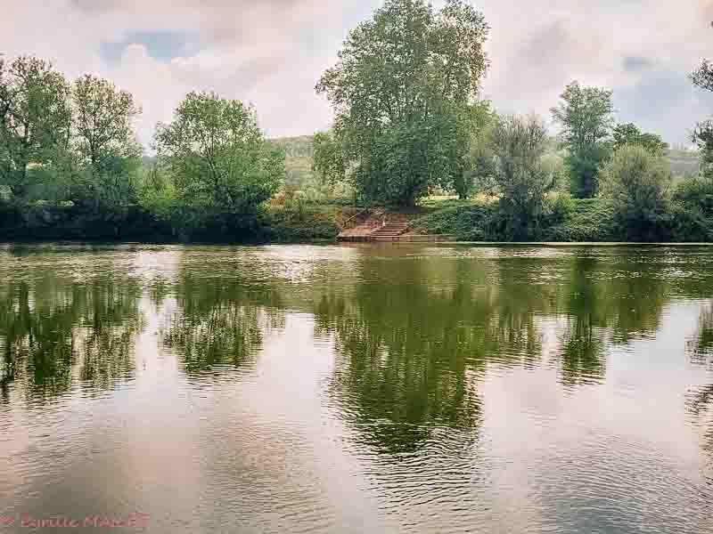 Vue depuis l'ancien embarcadère. On distingue sur l'autre rive l'ancien embarcadère côté Aouach.